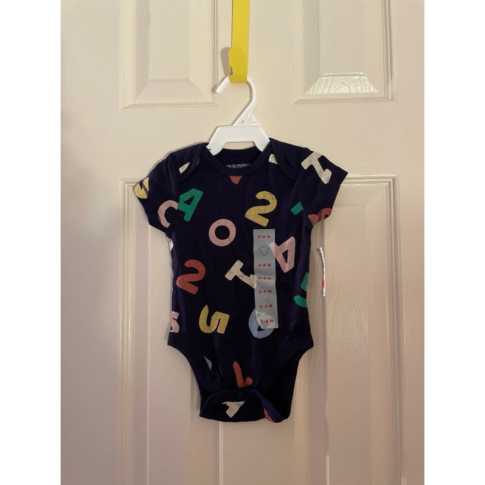 Old Navy one piece bodysuit 3/6mon NWT